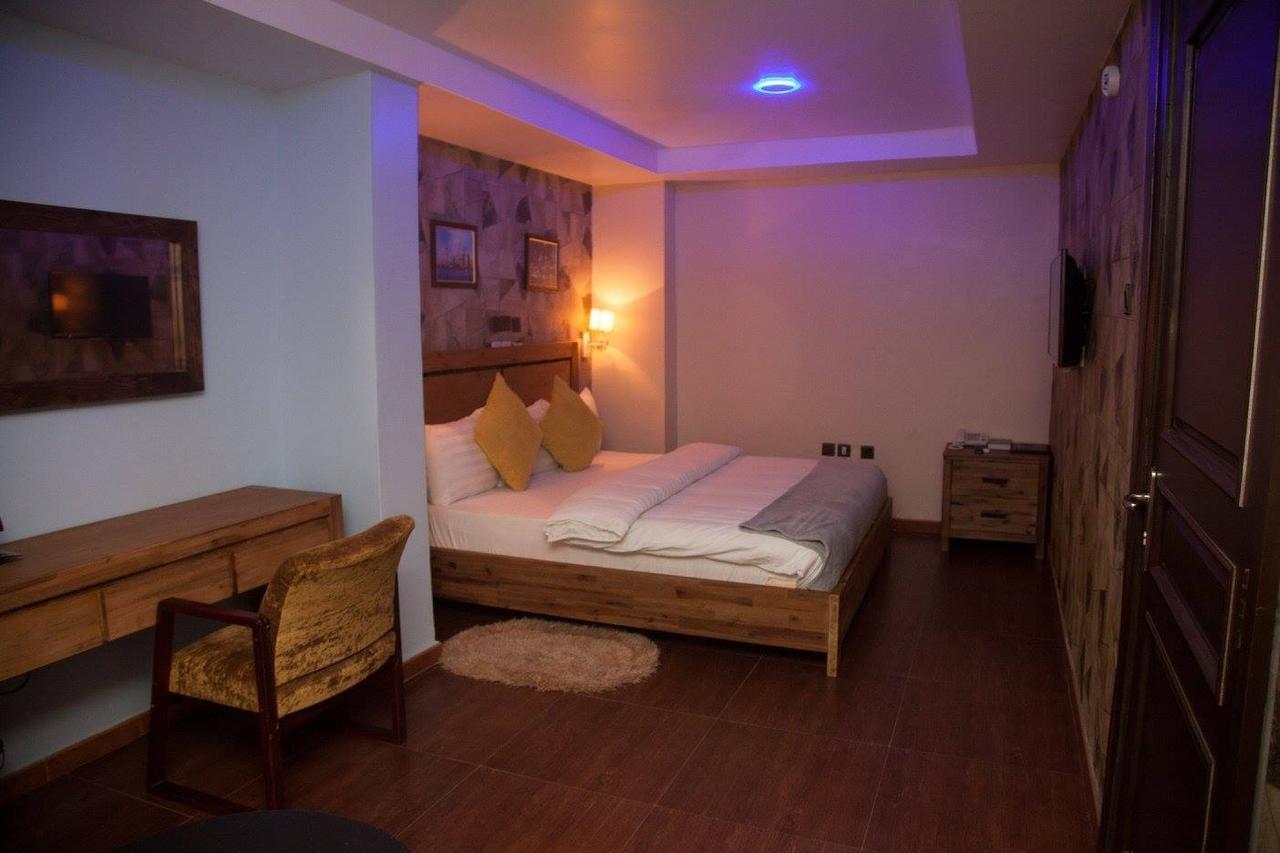 Villa Toscana Hotel And Suits Lagos Exteriör bild