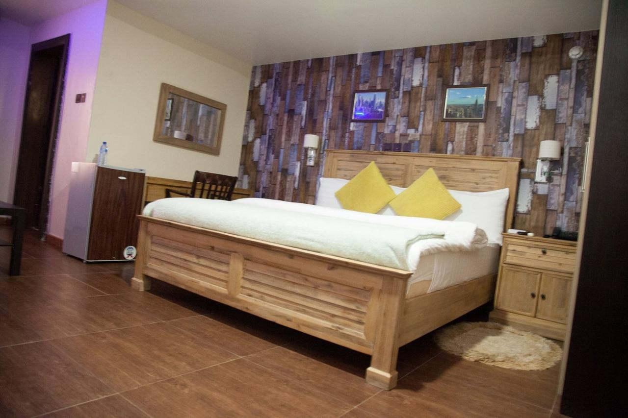 Villa Toscana Hotel And Suits Lagos Exteriör bild