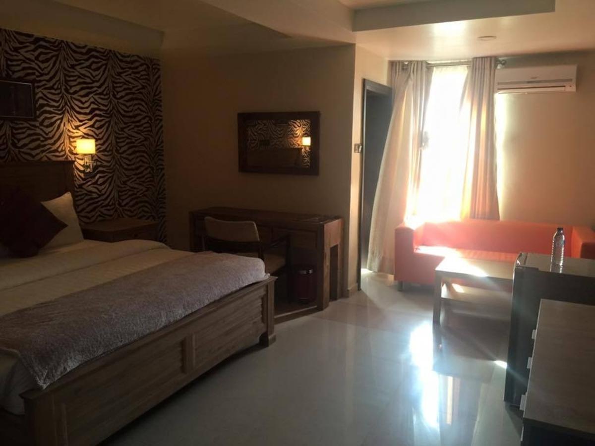 Villa Toscana Hotel And Suits Lagos Exteriör bild