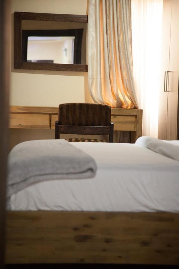 Villa Toscana Hotel And Suits Lagos Exteriör bild