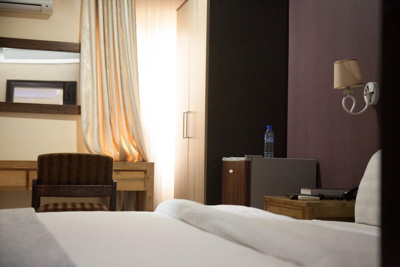 Villa Toscana Hotel And Suits Lagos Exteriör bild